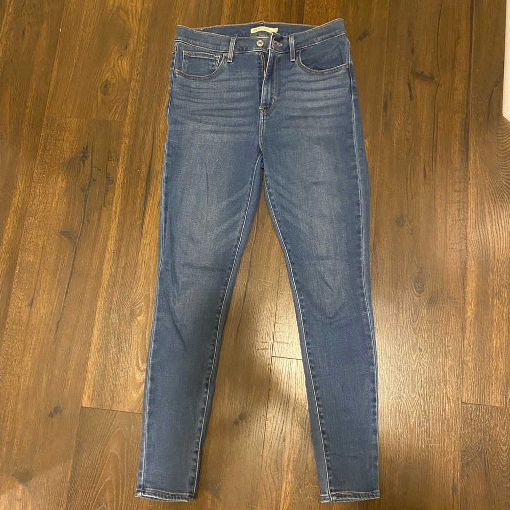 Levi’s medium wash jeans